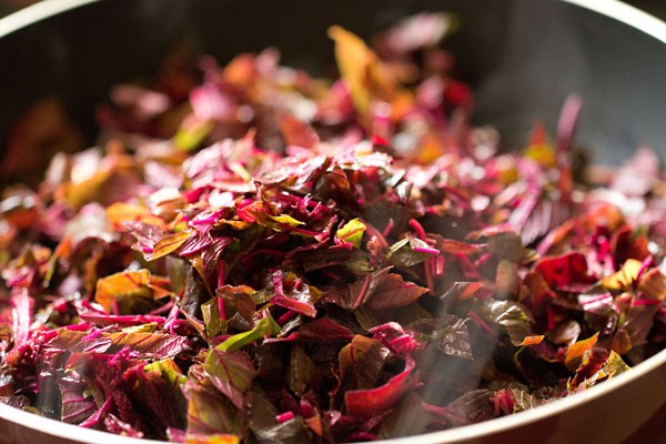 add tambdi leaves, add amaranth leaves