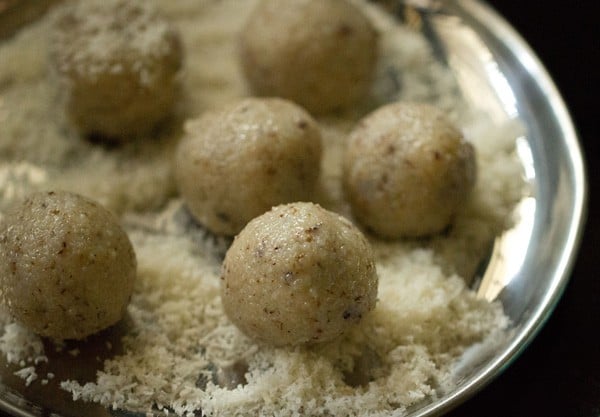 ricetta ladoo di cocco con latte condensato