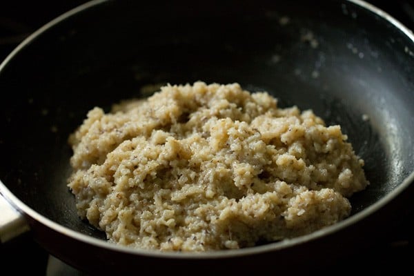 koken mengsel om kokosnoot ladoo recept te maken