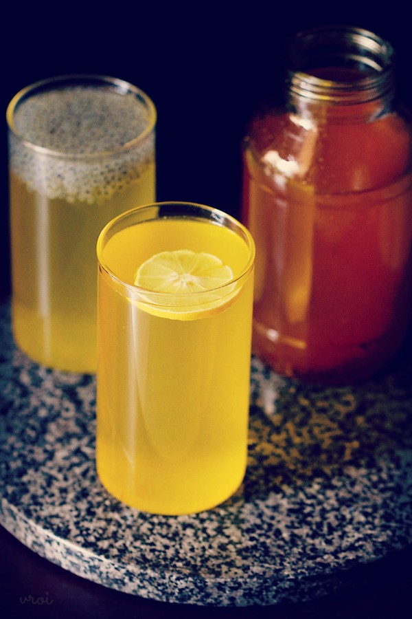 bebida casera de calabaza con limón servida en vasos 