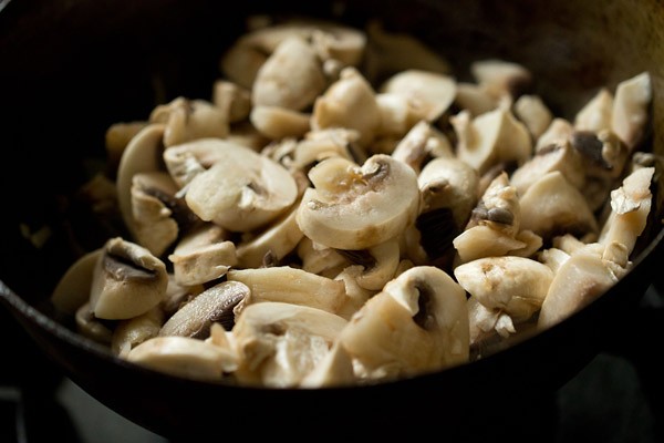 sliced mushrooms 