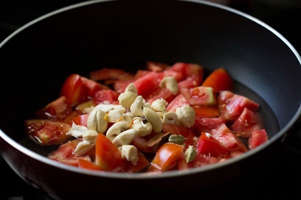 tomato, cashews and spices in a pan for paneer pasanda gravy