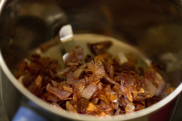 cooled caramelized onions in a blender with water