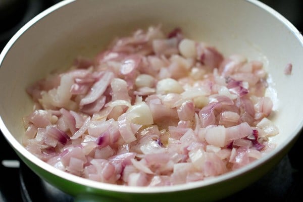 sauting onions for paneer pasanda recipe