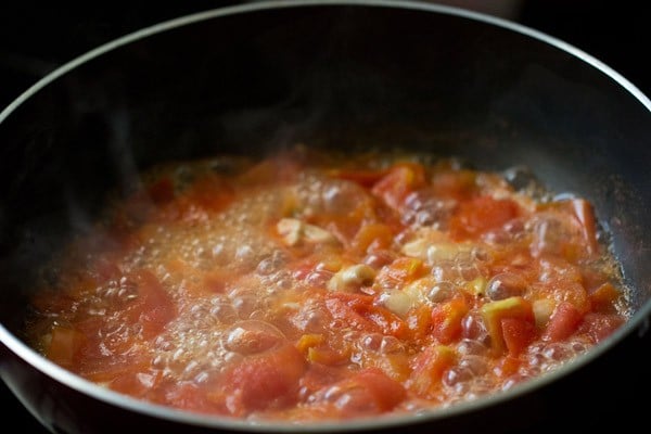 simmer tomato mixture in pan 