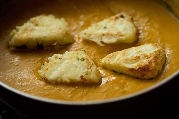 paneer sandwich placed in pan with gravy