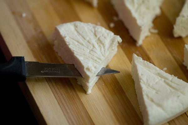 hamburger style slicing paneer wedge for paneer pasanda recipe