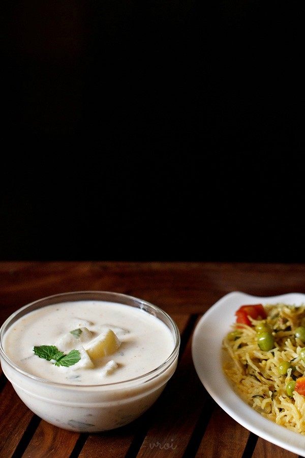 aloo raita served with methi rice in a bowl