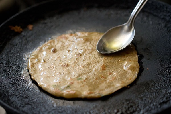 frying and applying oil on rajgira paratha