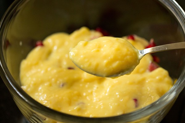 a layer of custard in a bowl for trifle recipe