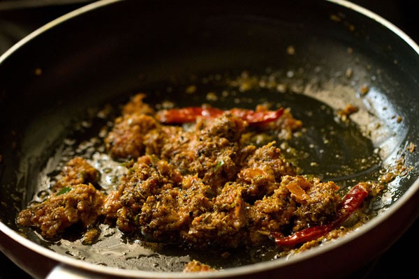 making gravy for achari paneer