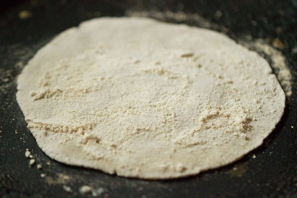 making jowar rotis or jowar bhakri