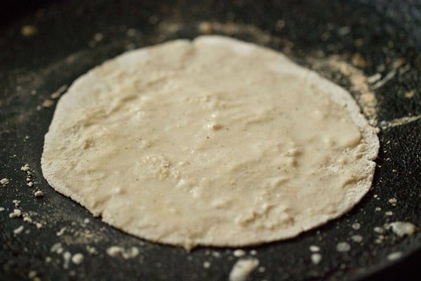 making jowar rotis or jowar bhakri