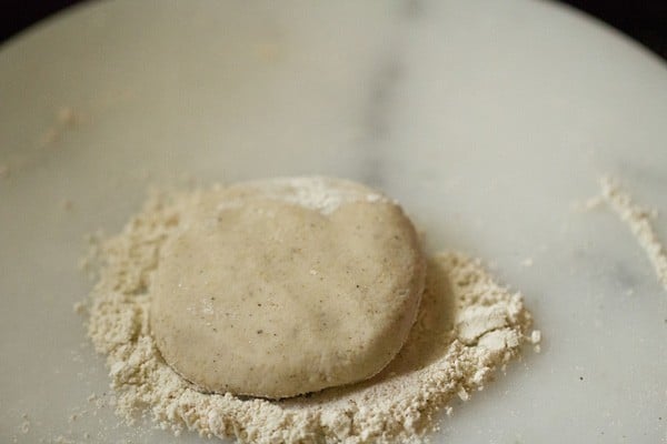 making jowar rotis