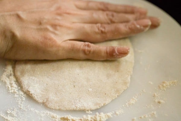 making jowar rotis
