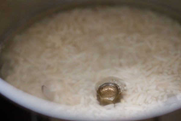 xay gạo với nước để làm công thức neer dosa