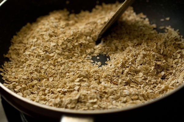 roasting oats in saucepan 