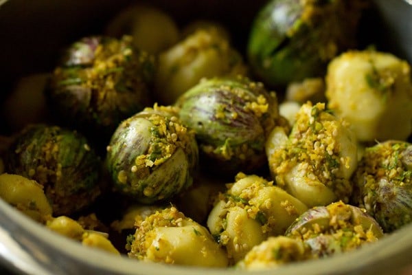 layer of stuffed brinjals and potatoes spread over vegetable layer. 