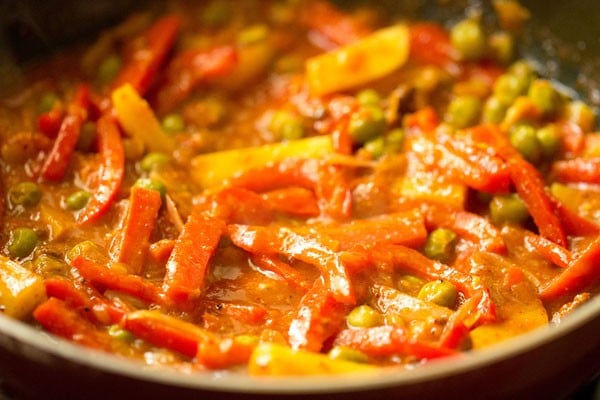 stirred and mixed vegetable kadai gravy