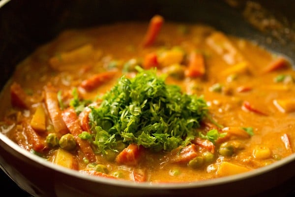 chopped coriander leaves added to veg kadai 