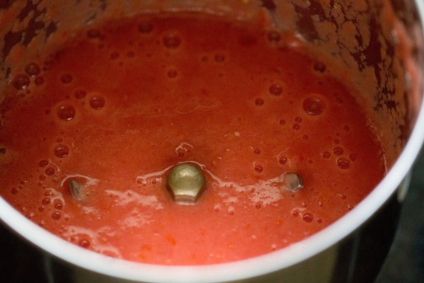 tomato puree in blender