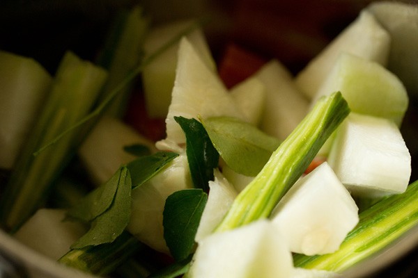 vegetables for arachuvitta sambar recipe
