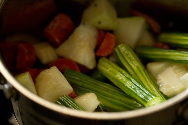 vegetables for arachuvitta sambar 