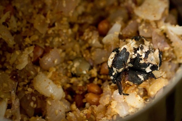 capsicum gravy mixture with seedless tamarind in a grinder