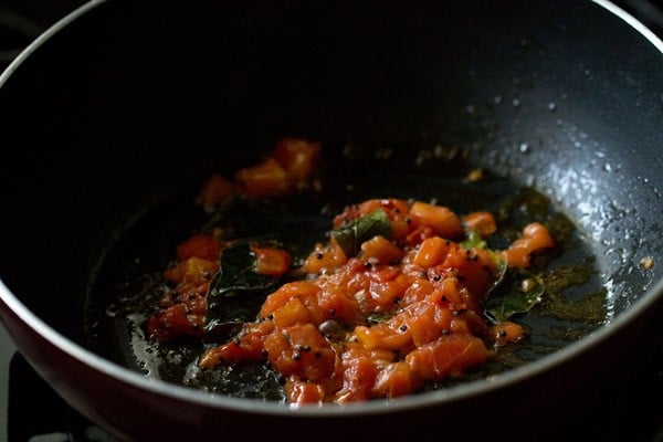 soft and pulpy tomatoes for capsicum gravy