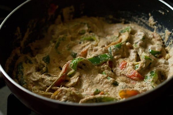 stirred capsicum masala paste