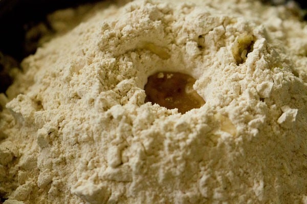 flour added to lauki mixture