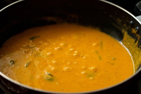 simmer the curry and bring to a bowl