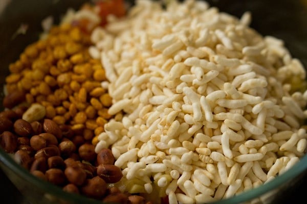 puffed rice added to the raw mango mixture in the bowl. 