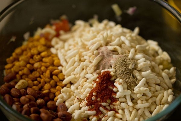 red chili powder, chaat masala powder and black salt added to the raw mango mixture in the bowl. 