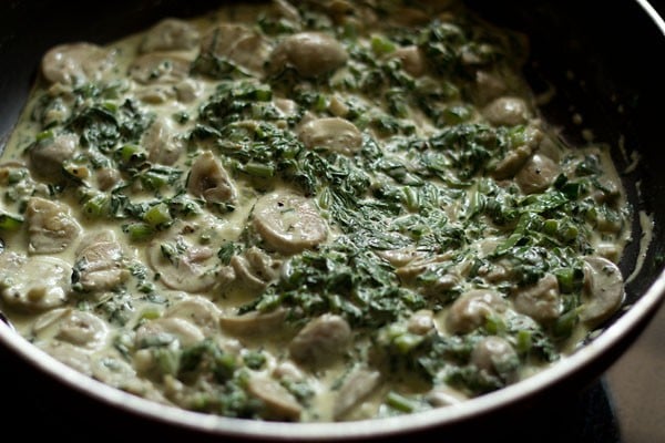 spinach mushroom lasagna stuffing in pan.