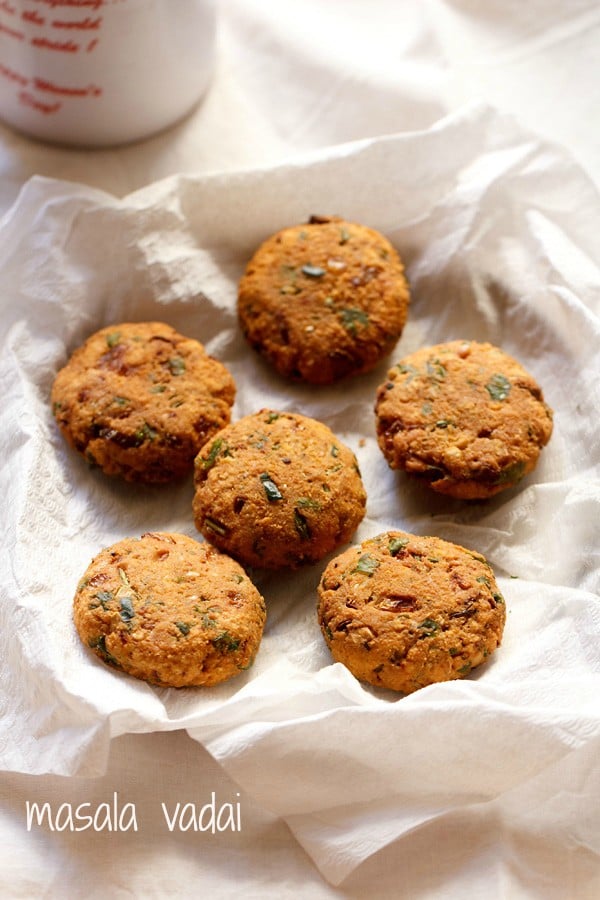 masala vada placed on thin kitchen paper towels