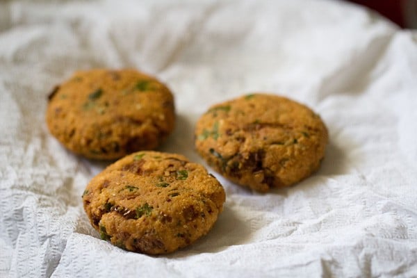 fried masala vada on paper towels