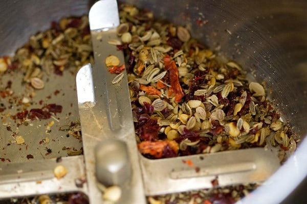 spices ground coarsely to make masala vada