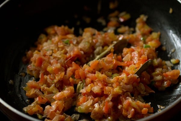 mixing tomatoes with onions spice herb mixture