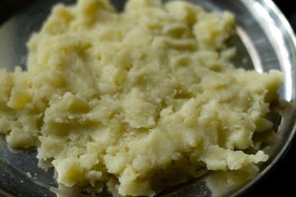 peeled and mashed potatoes on a plate for rajasthani mirchi vada. 