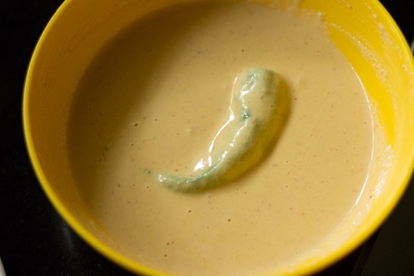 stuffed green chili coated very well with the batter. 