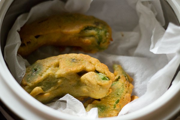 mirchi vada kept on kitchen paper towels. 