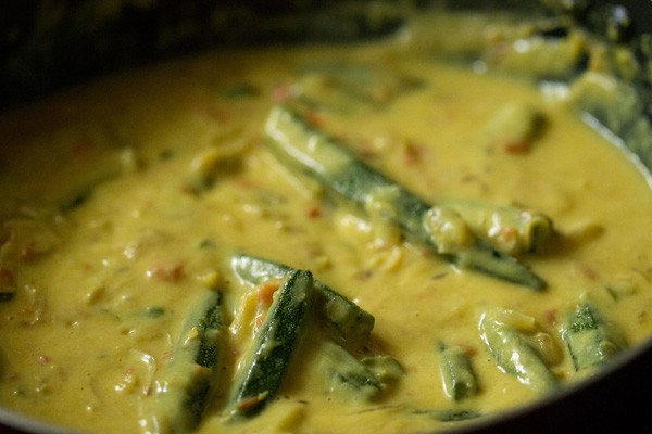 making shahi bhindi curry recipe
