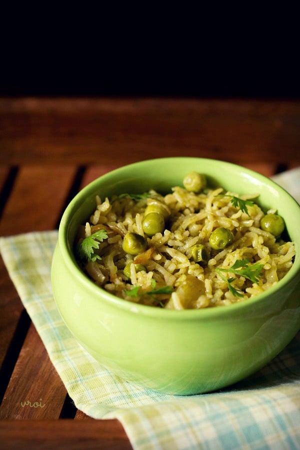 coriander rice served in a green bowl