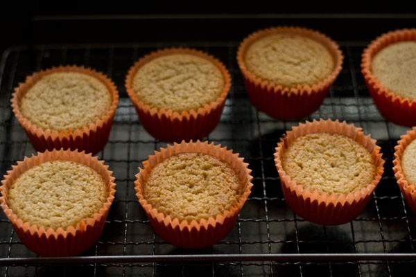 eggless lemon muffins placed on wired tray