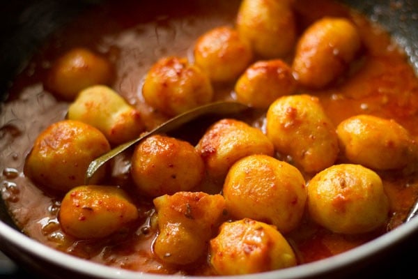 cooked lasaniya batata. 