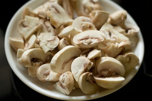 chopped button mushroom in a white plate