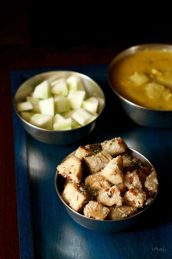 The vazhakkai poriial is served in a steel bowl. 