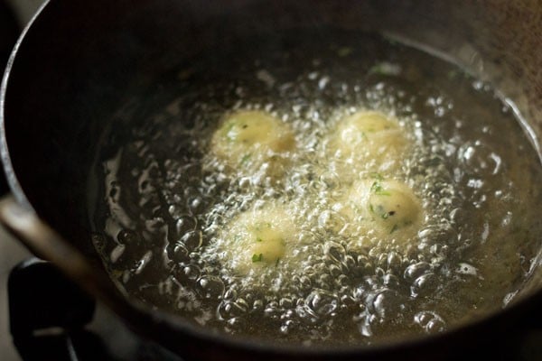 frying 4 cheese balls in oil