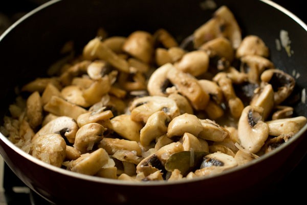 mushrooms for mushroom butter masala recipe